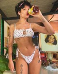 854x768, 155 KB, Halsey_in_a_bikini.jpg